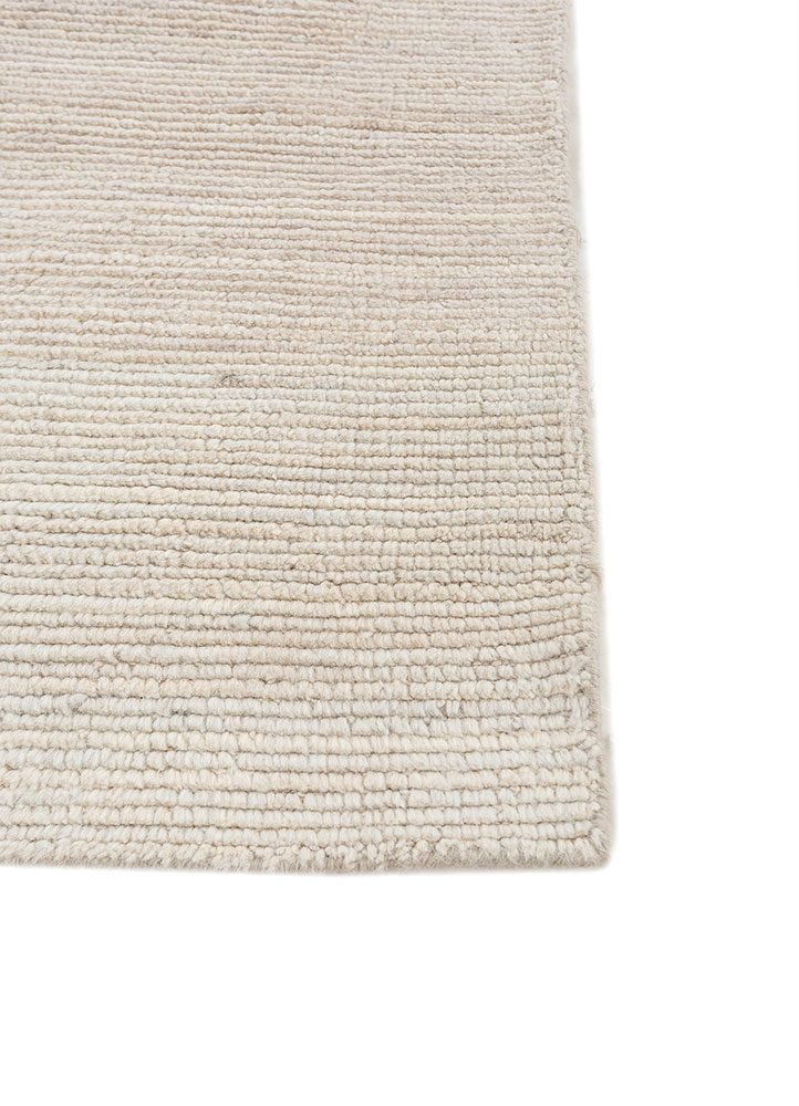 saga ivory wool hand loom Rug - Corner