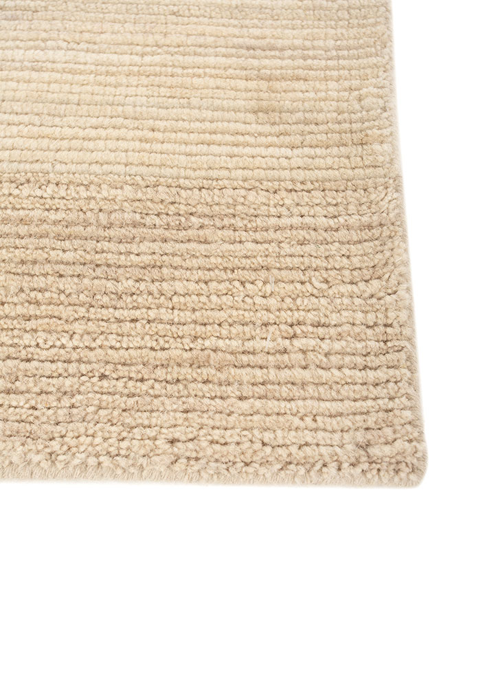 saga ivory wool hand loom Rug - Corner