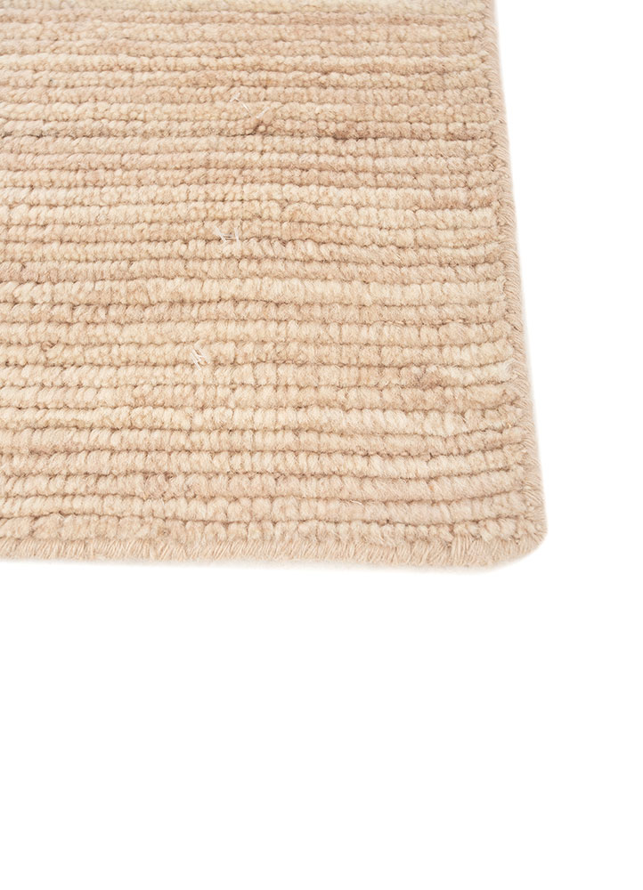 saga ivory wool hand loom Rug - Corner