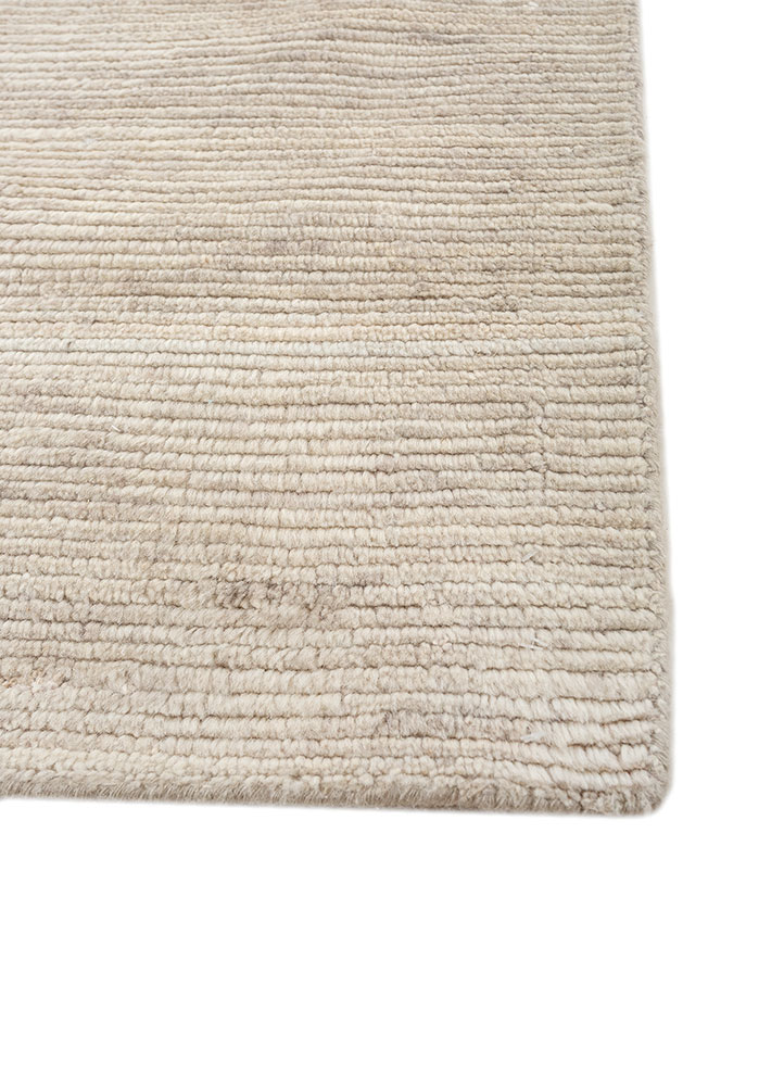 saga ivory wool hand loom Rug - Corner
