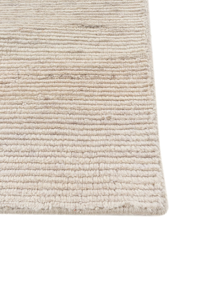 saga ivory wool hand loom Rug - Corner