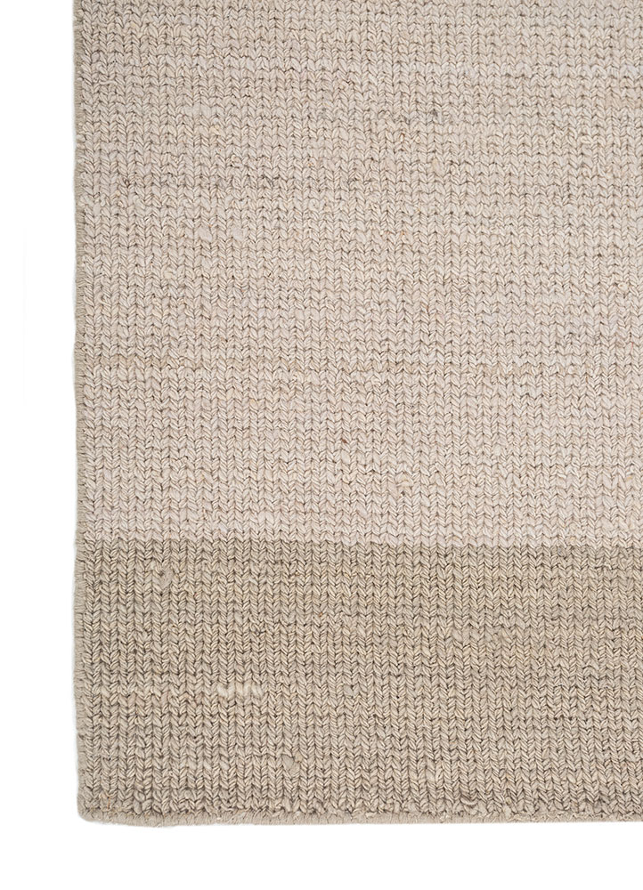saga ivory wool hand loom Rug - Corner