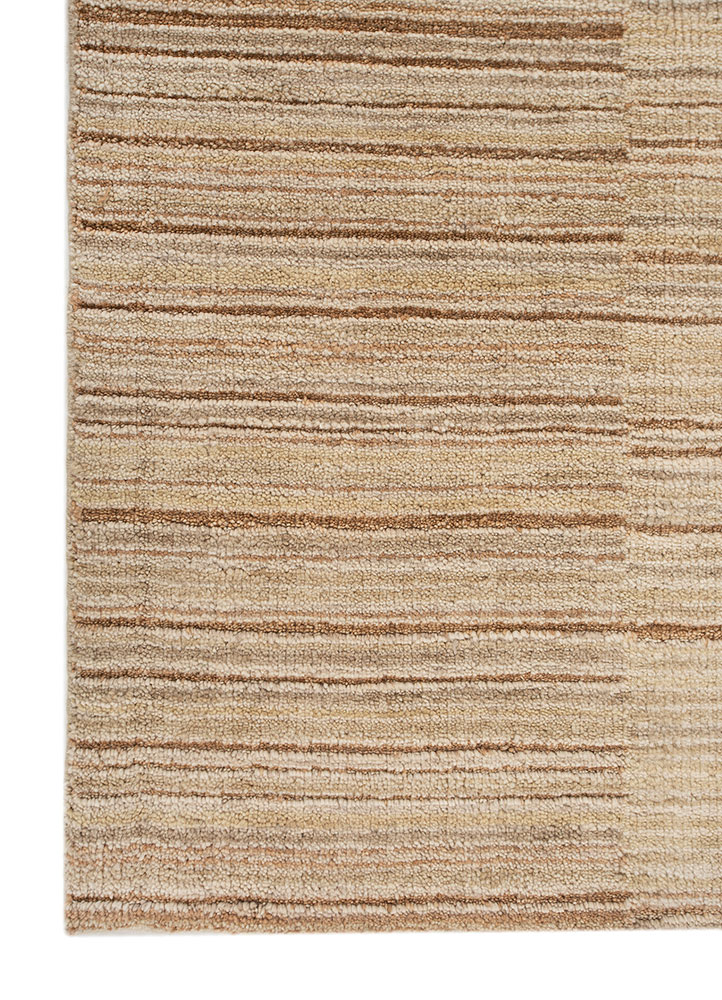 saga gold wool hand loom Rug - Corner