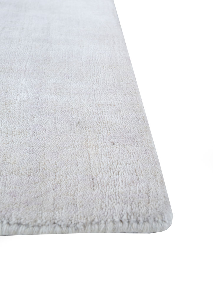 saga ivory wool hand loom Rug - Corner