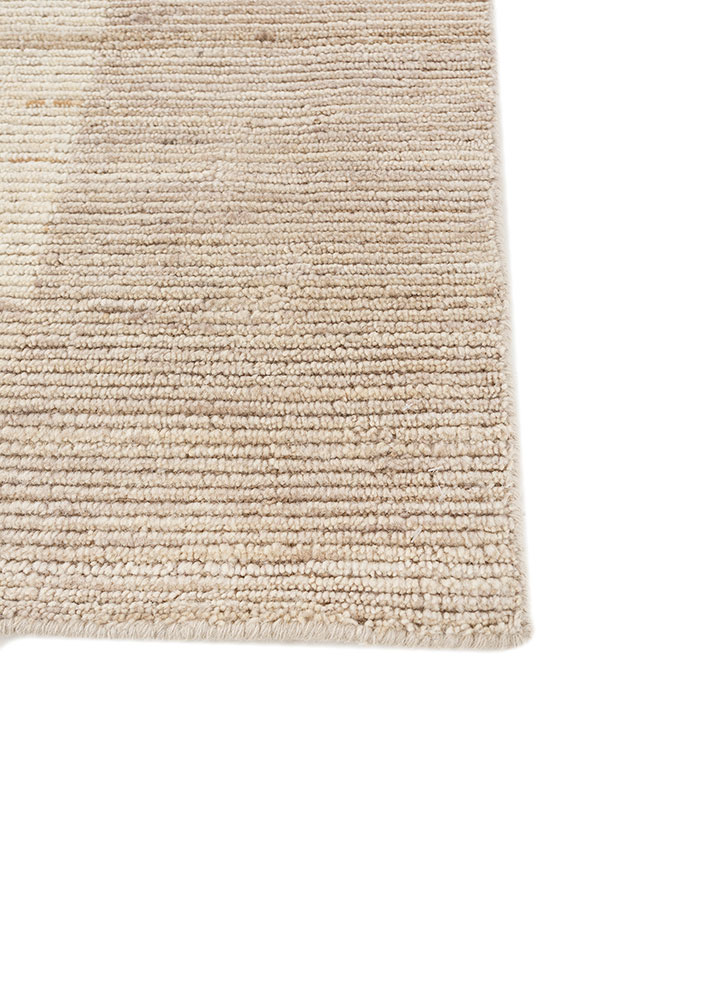saga ivory wool hand loom Rug - Corner