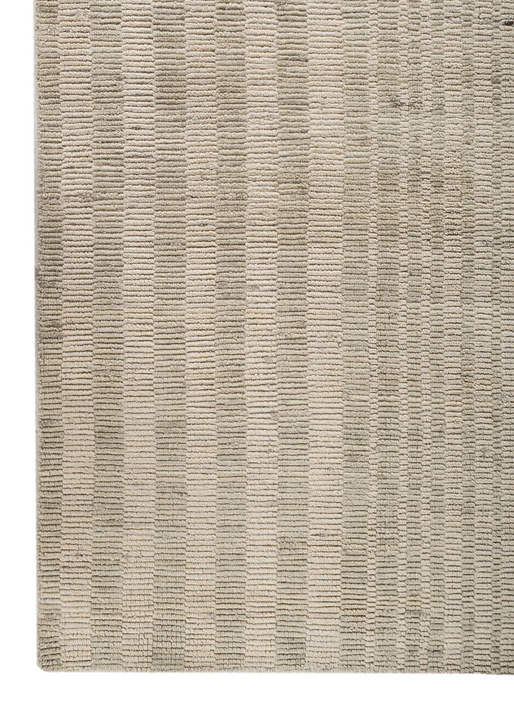 saga gold wool hand loom Rug - Corner
