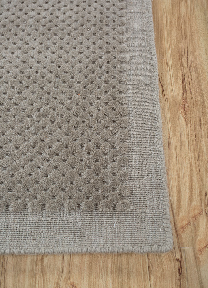 saga grey and black wool hand loom Rug - Corner
