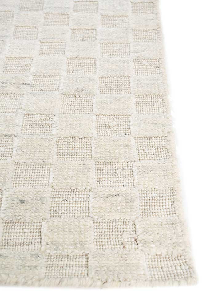 saga ivory wool hand loom Rug - Corner