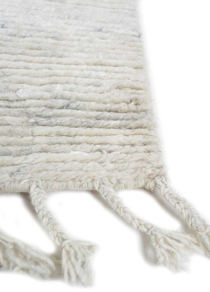 saga ivory wool hand loom Rug - Corner
