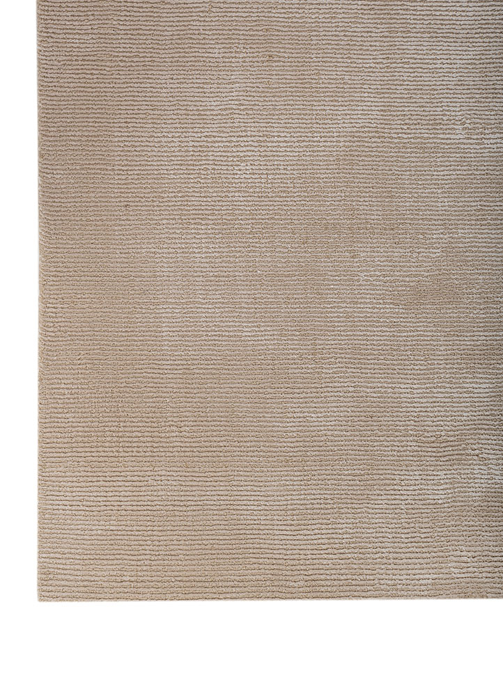 saga ivory wool hand loom Rug - Corner