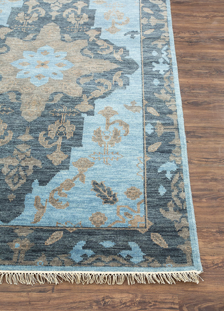 savana blue wool hand knotted Rug - Corner