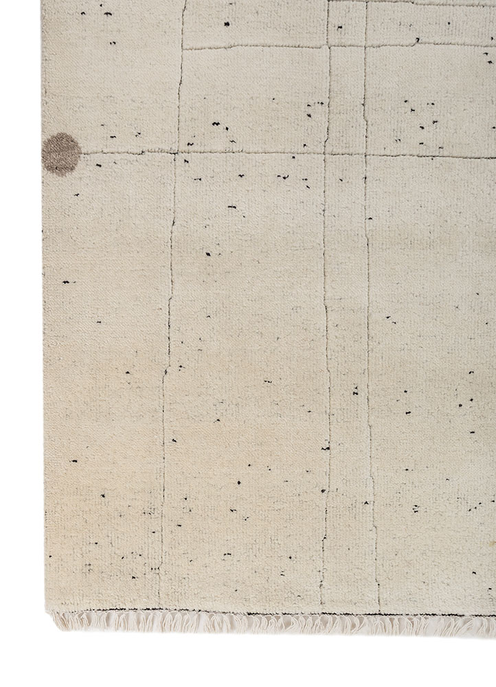zuri ivory wool hand knotted Rug - Corner