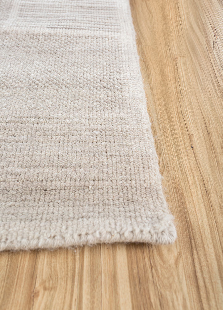 manifest ivory wool hand knotted Rug - Corner