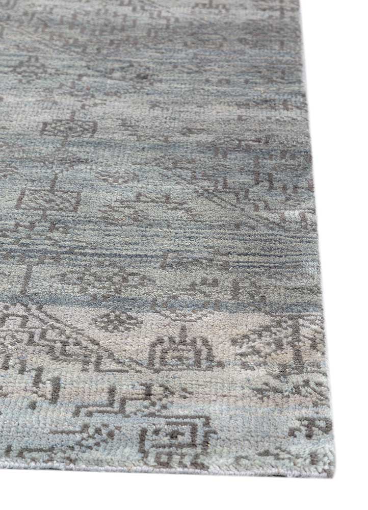 savana blue wool hand knotted Rug - Corner