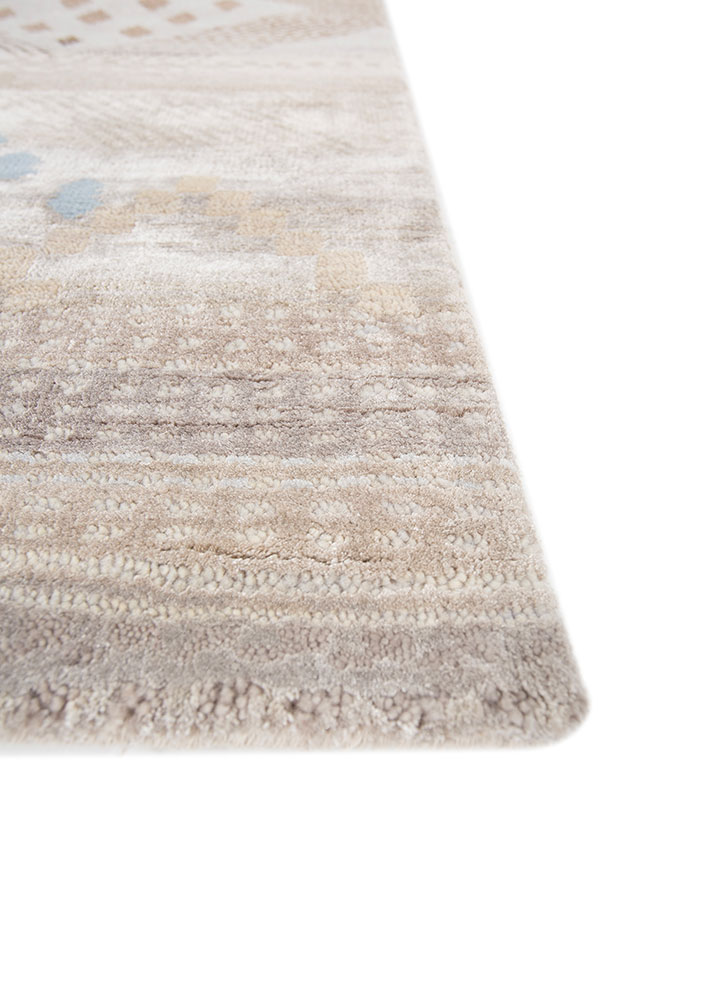 manchaha ivory wool and bamboo silk hand knotted Rug - Corner