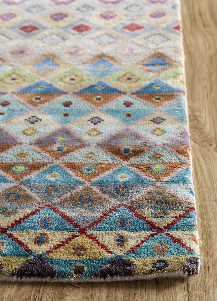 manchaha ivory wool and bamboo silk hand knotted Rug - Corner