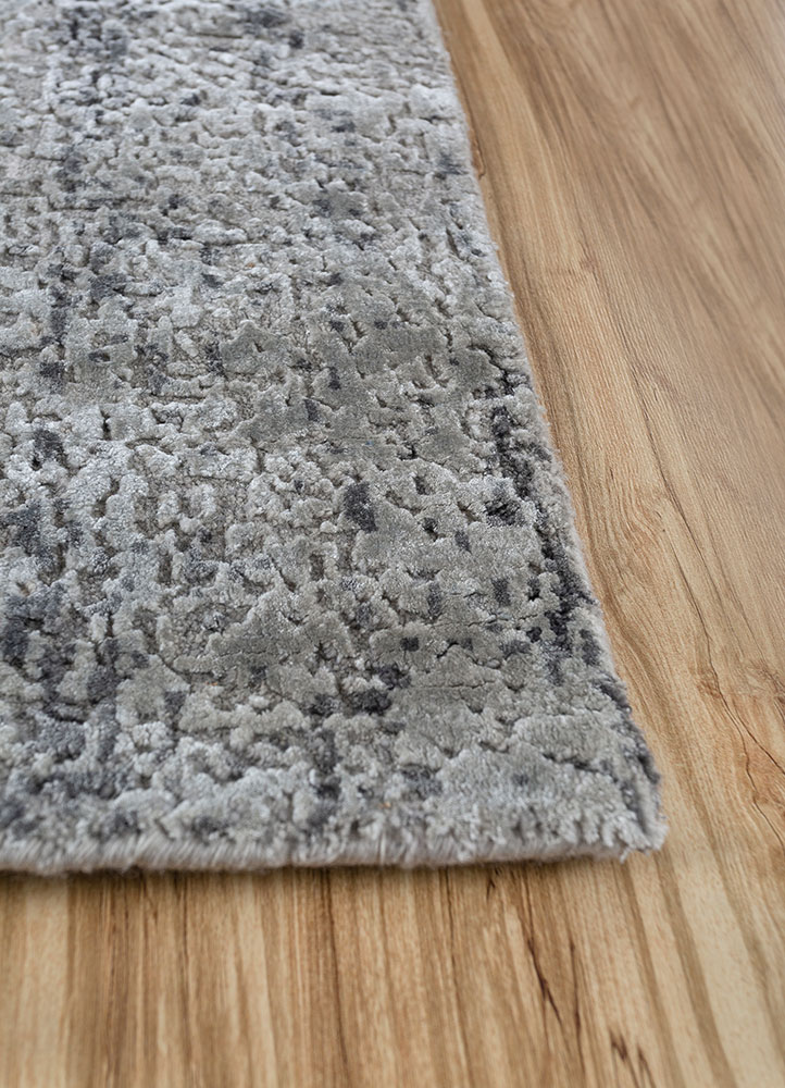 uvenuti ivory wool and bamboo silk hand knotted Rug - Corner
