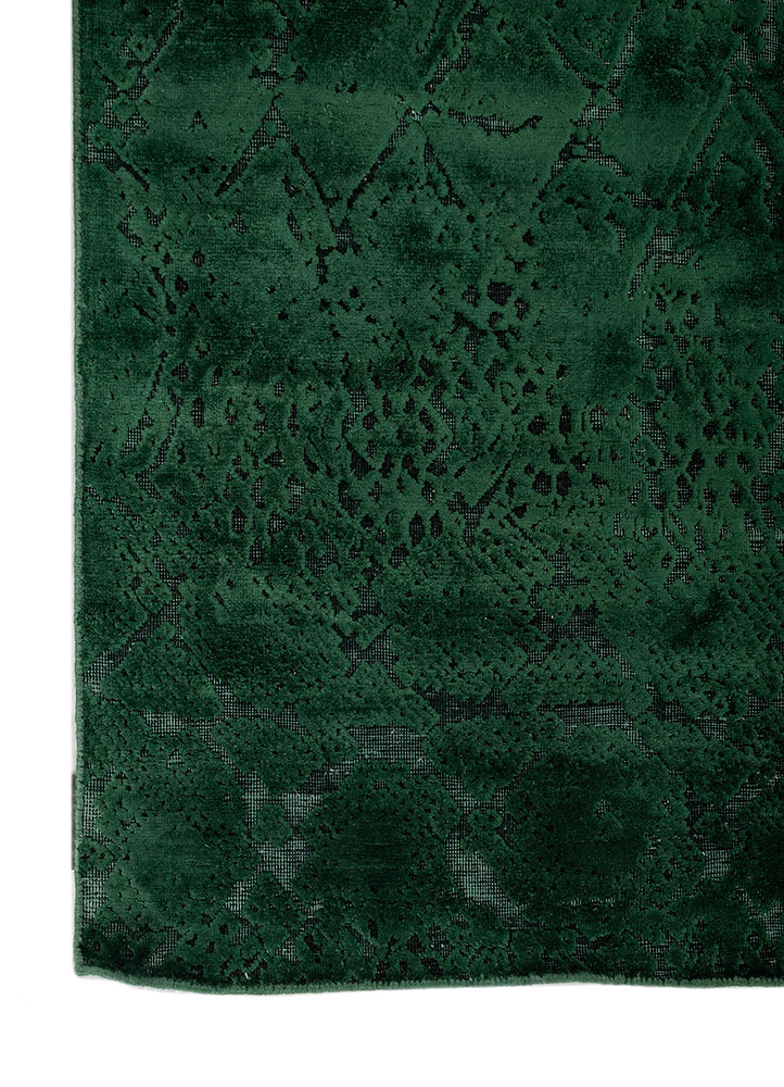 lacuna green wool and silk hand knotted Rug - Corner