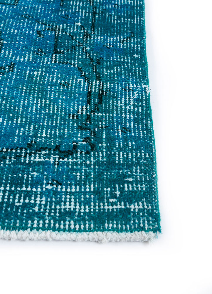 lacuna blue wool hand knotted Rug - Corner
