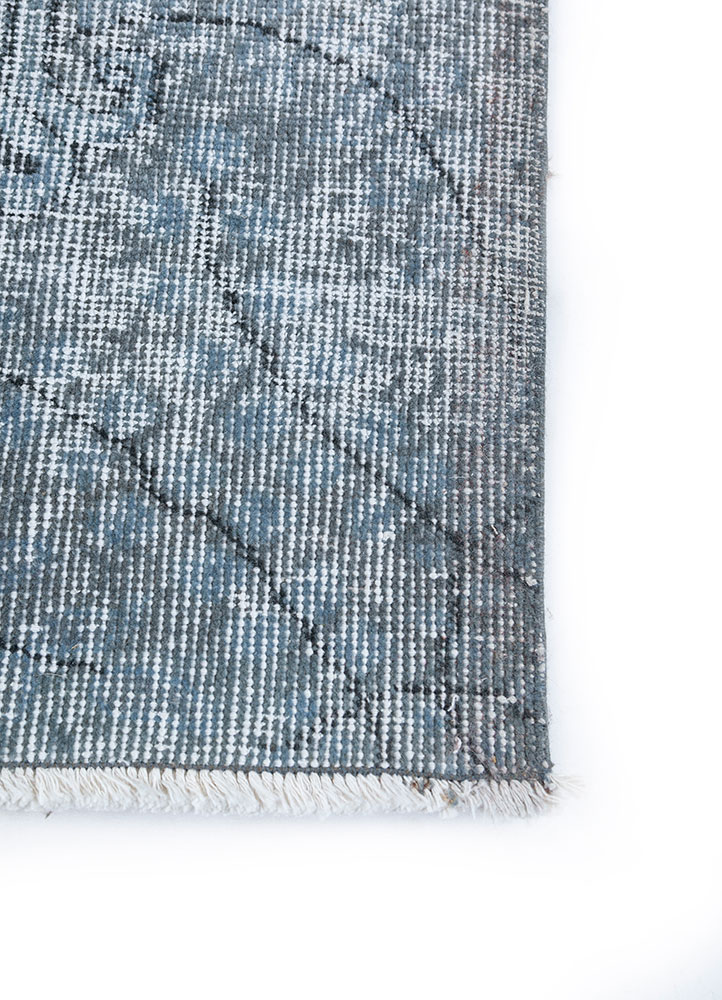 lacuna blue wool hand knotted Rug - Corner