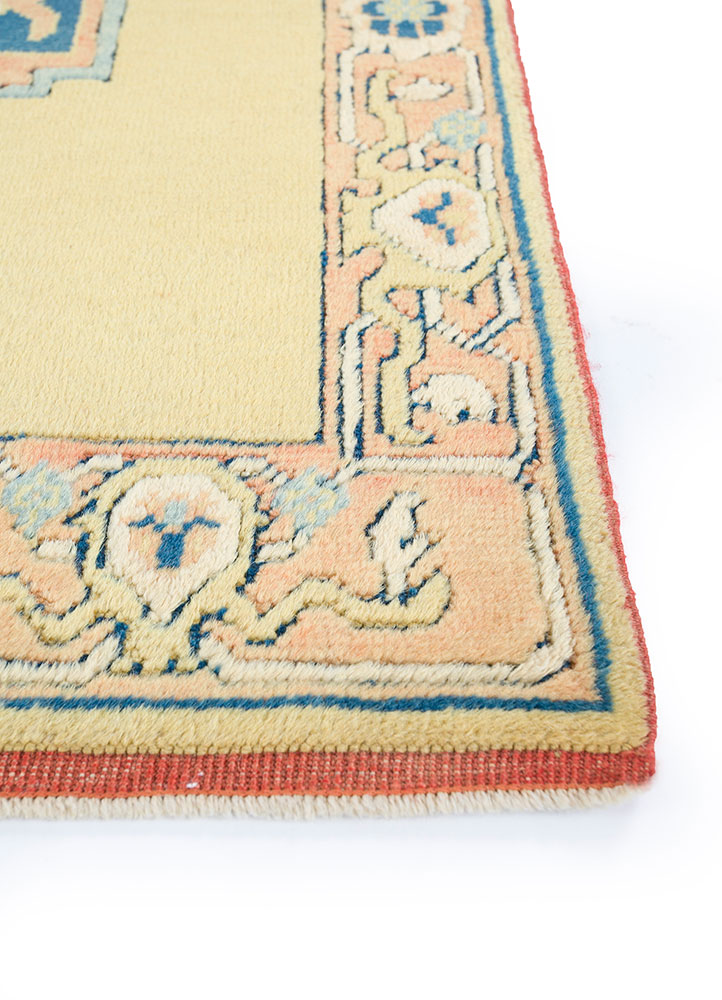nuray gold wool hand knotted Rug - Corner