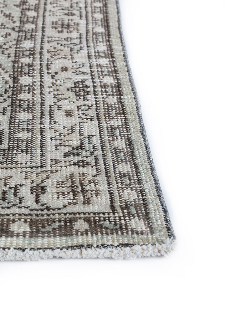 vintage beige and brown wool hand knotted Rug - Corner