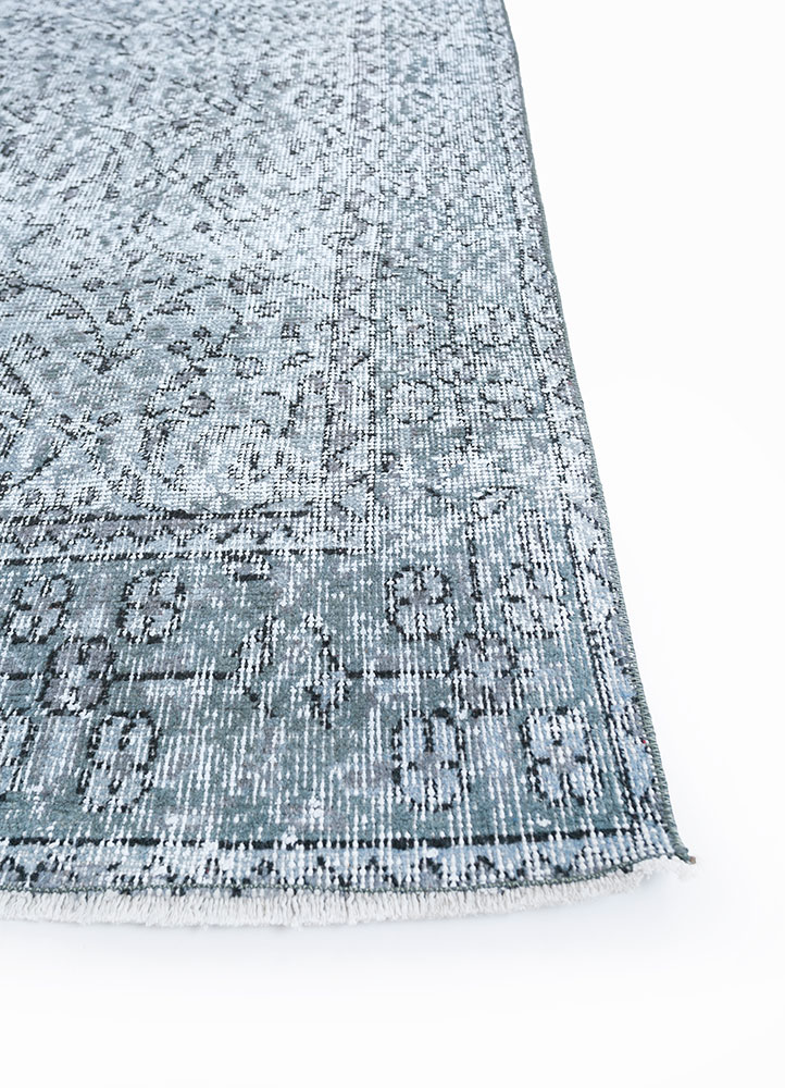 vintage blue wool hand knotted Rug - Corner