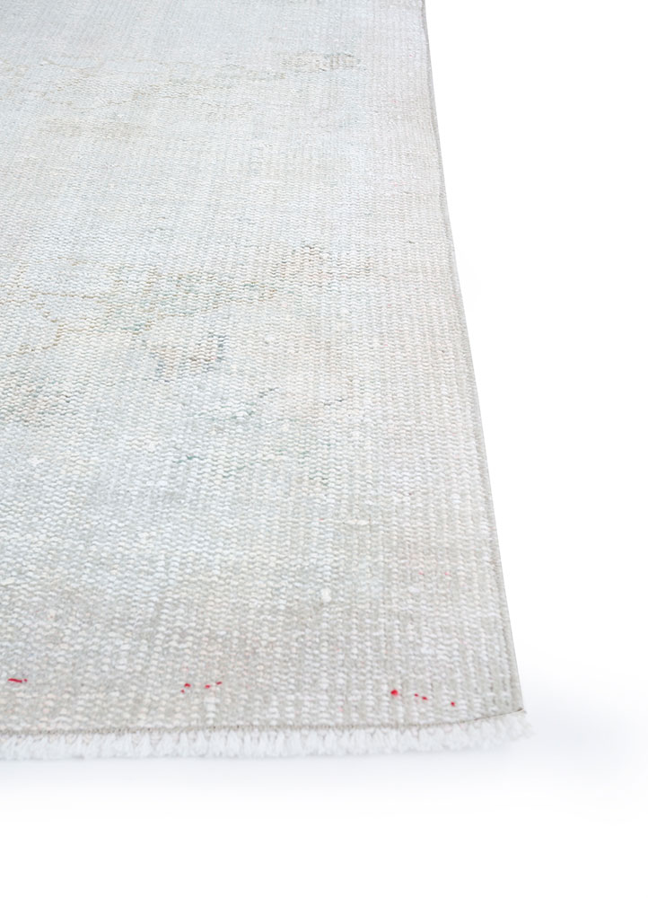 vintage ivory wool hand knotted Rug - Corner