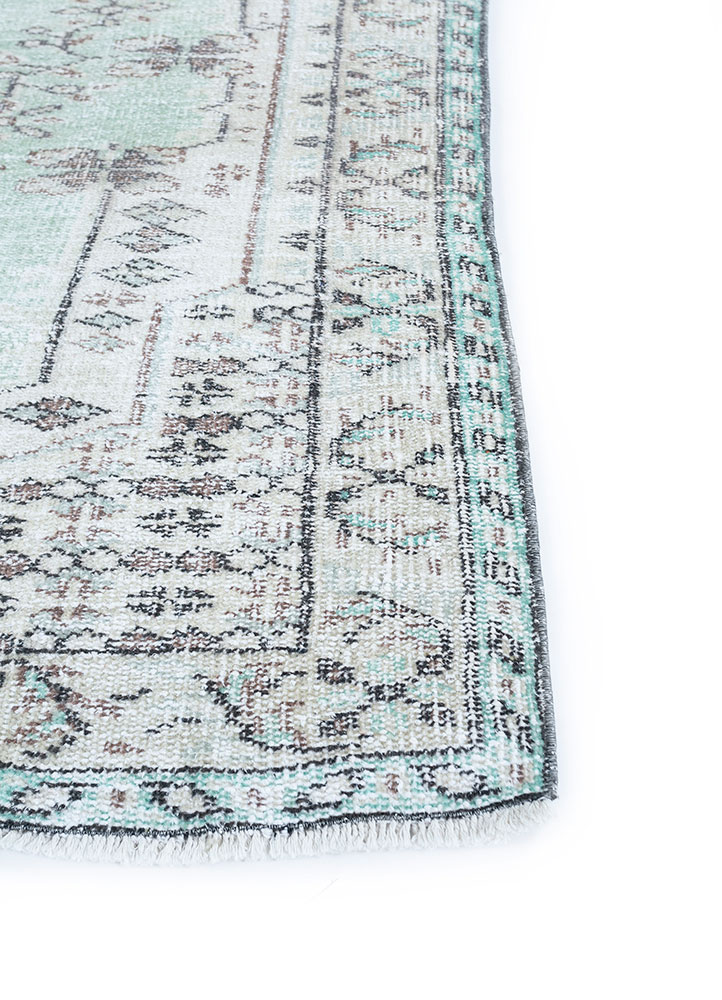 vintage blue wool hand knotted Rug - Corner