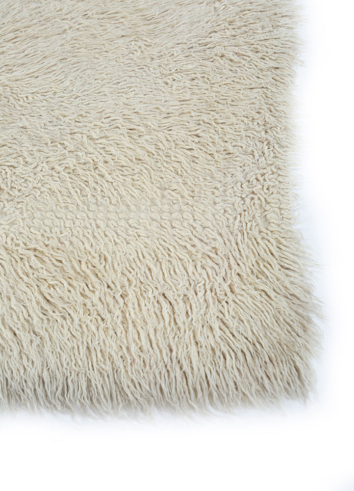 zuri ivory wool hand knotted Rug - Corner