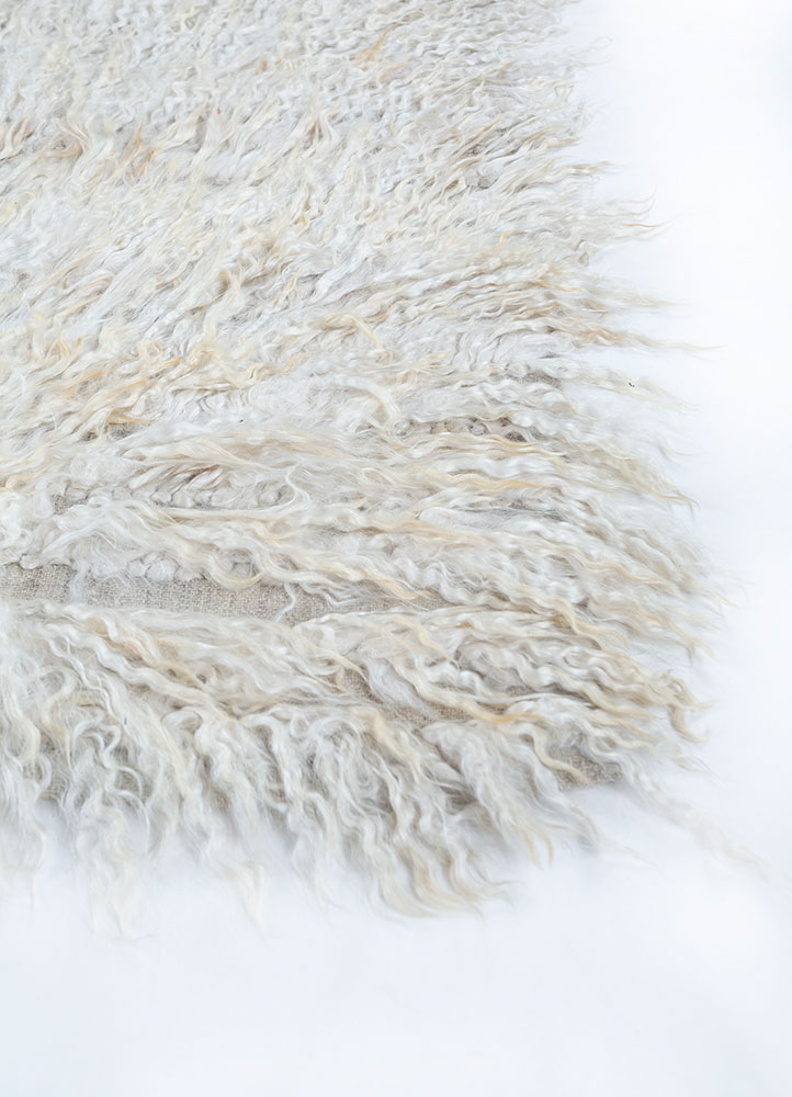zuri ivory wool hand knotted Rug - Corner