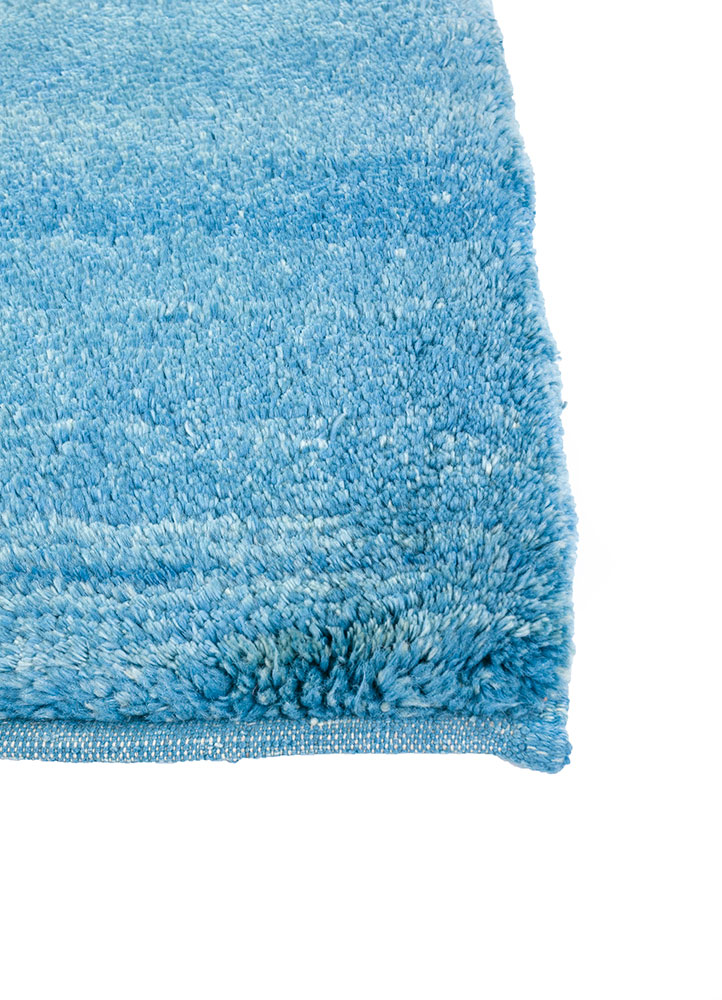 zuri blue wool hand knotted Rug - Corner