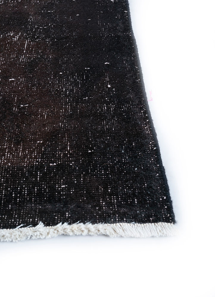lacuna grey and black wool hand knotted Rug - Corner