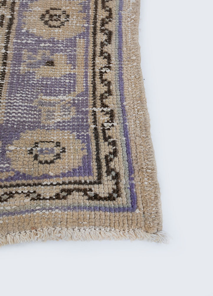 vintage beige and brown wool hand knotted Rug - Corner