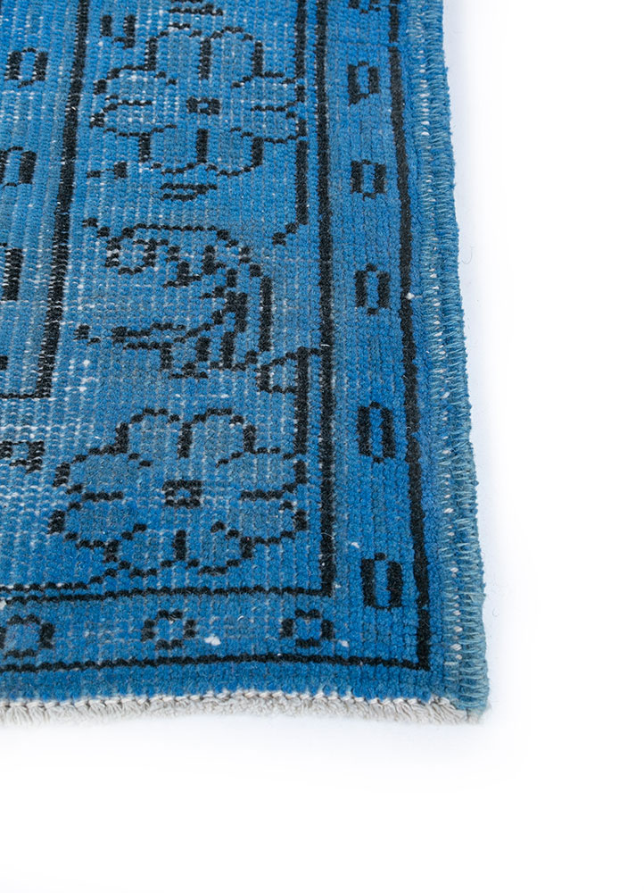 lacuna blue wool hand knotted Rug - Corner