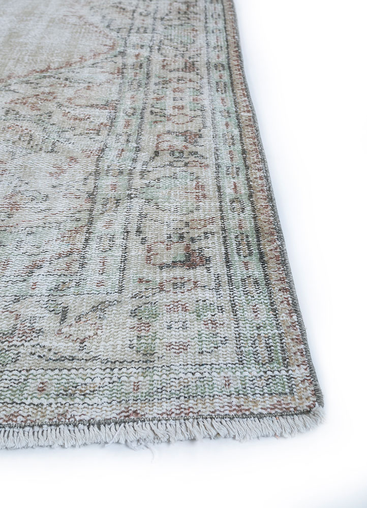 vintage beige and brown wool hand knotted Rug - Corner