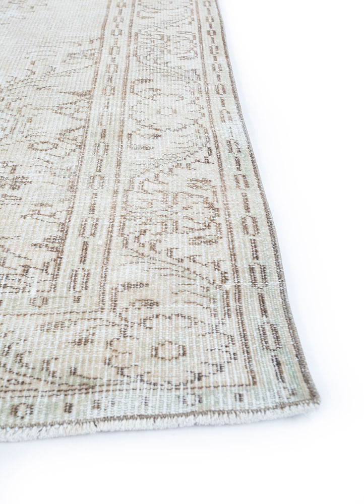 vintage beige and brown wool hand knotted Rug - Corner