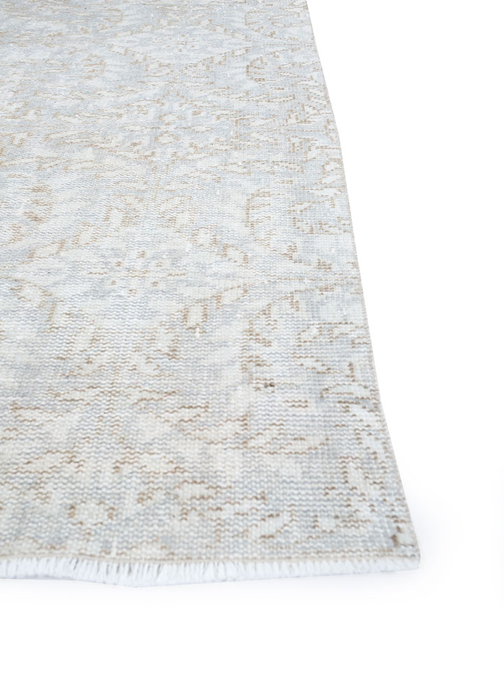 vintage beige and brown wool hand knotted Rug - Corner