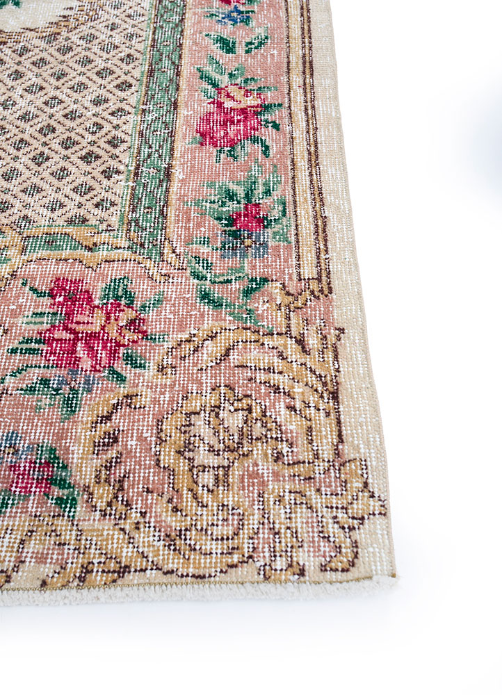 vintage beige and brown wool hand knotted Rug - Corner