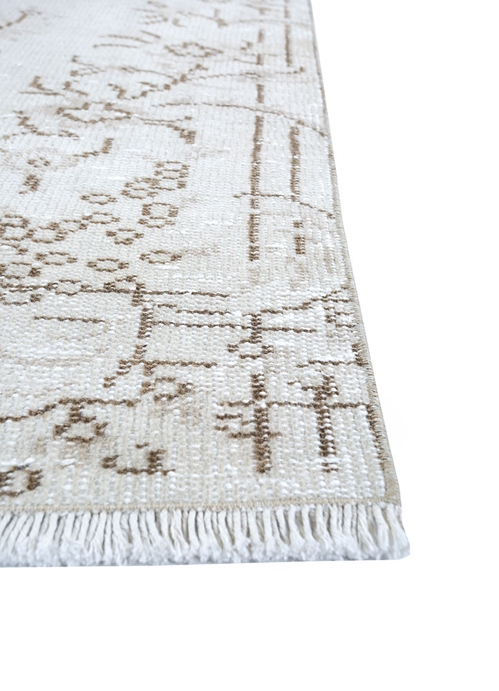 vintage ivory wool hand knotted Rug - Corner