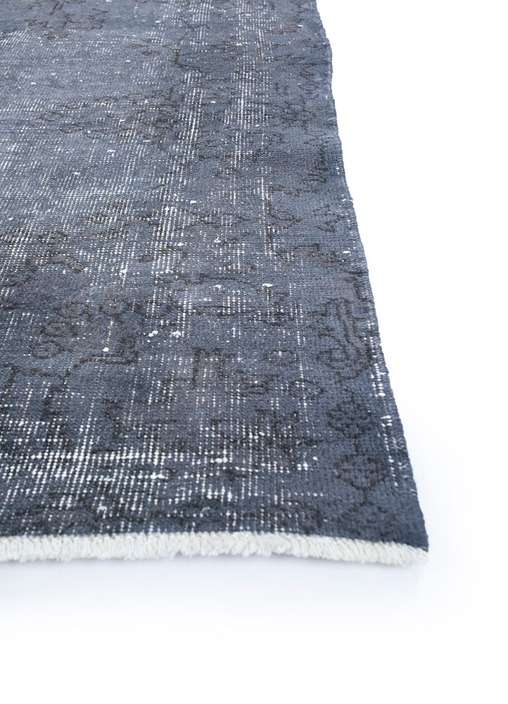 lacuna grey and black wool hand knotted Rug - Corner
