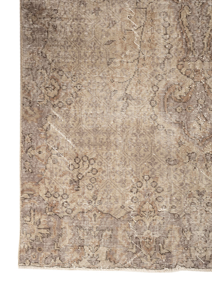 vintage green wool hand knotted Rug - Corner