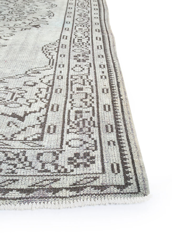 vintage beige and brown wool hand knotted Rug - Corner