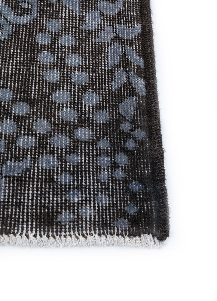 lacuna grey and black wool hand knotted Rug - Corner