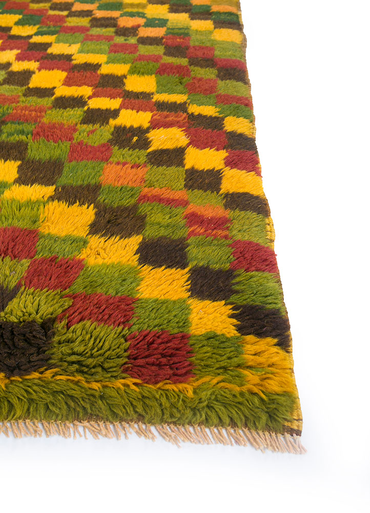 zuri gold wool hand knotted Rug - Corner