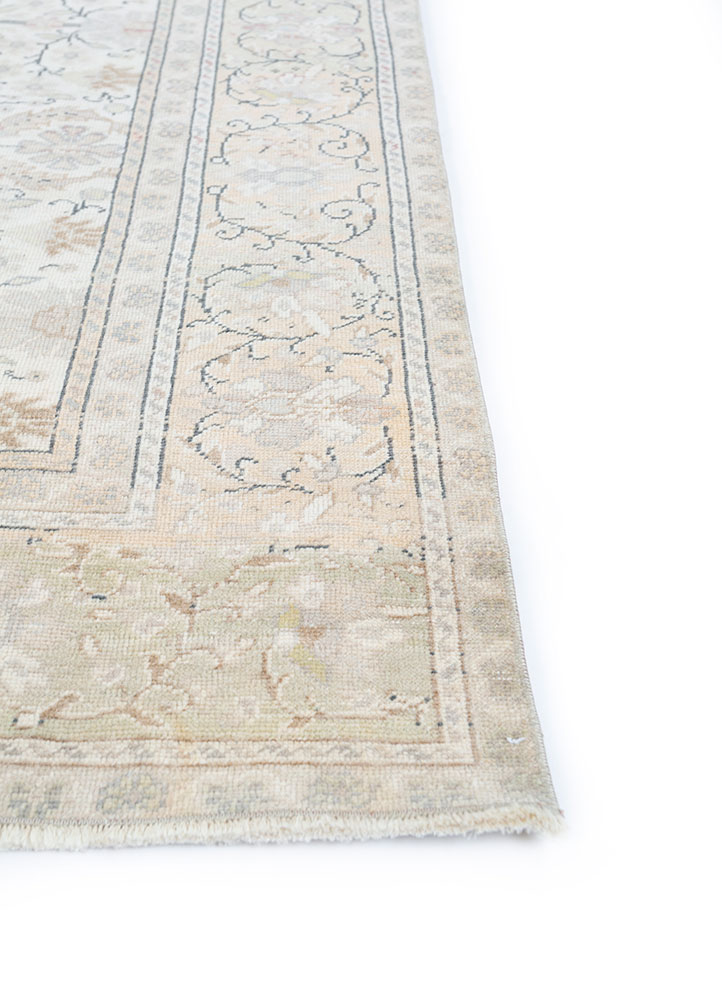 vintage beige and brown wool hand knotted Rug - Corner