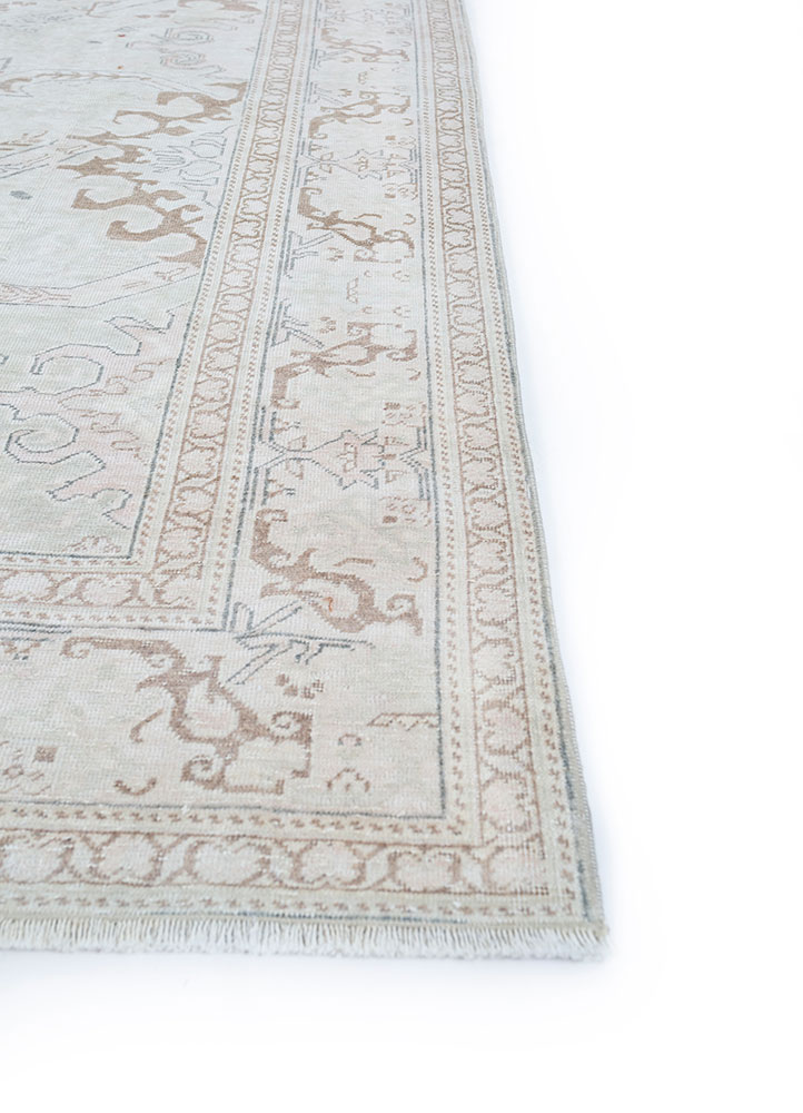 vintage beige and brown wool hand knotted Rug - Corner