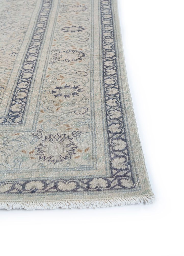vintage beige and brown wool hand knotted Rug - Corner