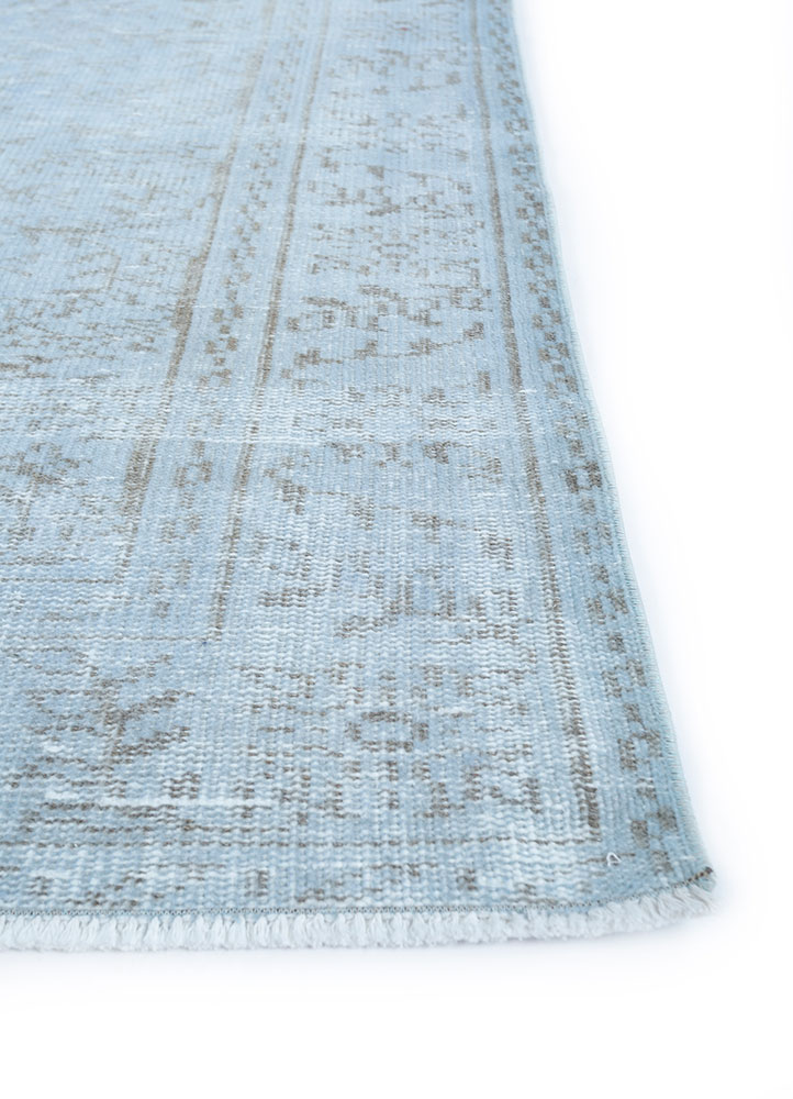 lacuna blue wool hand knotted Rug - Corner