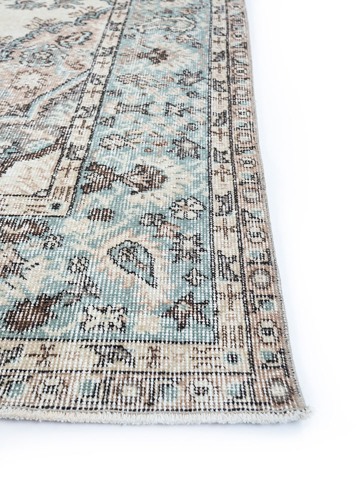 vintage beige and brown wool hand knotted Rug - Corner